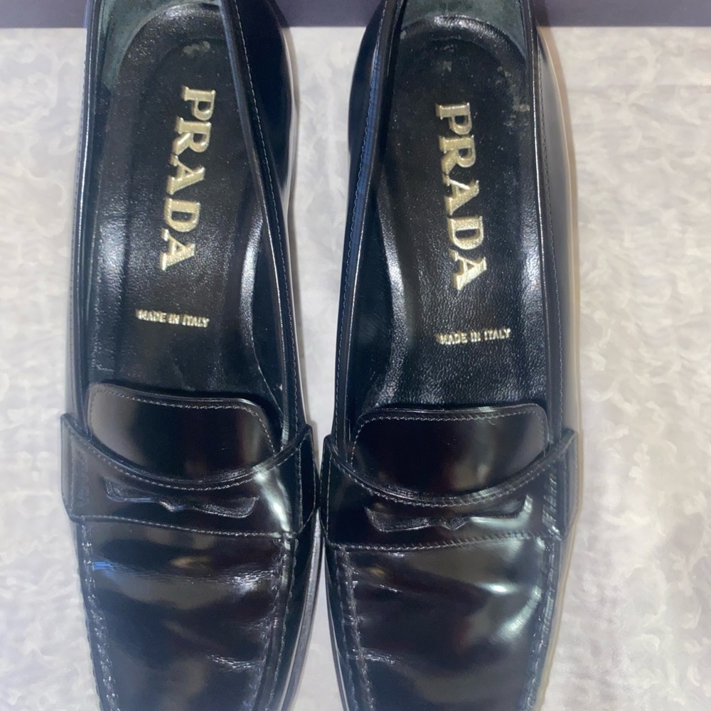 Prada Women's Black Leather Loafers- Women Black Size: 35.5-6 will fit perfect - Picture 2 of 4
